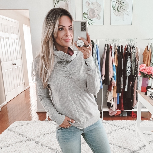 lululemon athletica Tops - Lululemon in a cinch reversible pullover